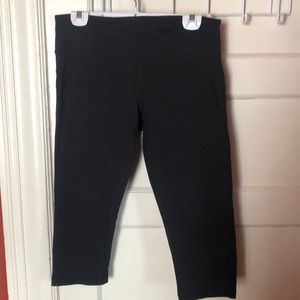 Lululemon Capri yoga pants sz L